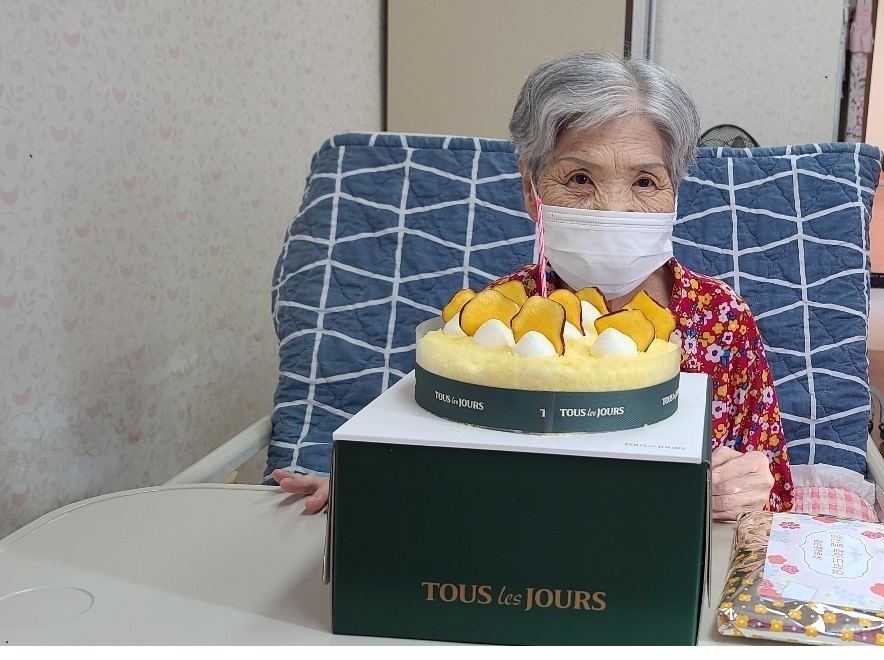 김순자어르신 생신사진1.jpg
